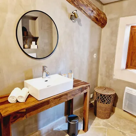 Mas Du Rollier D'hotes Bed & Breakfast *