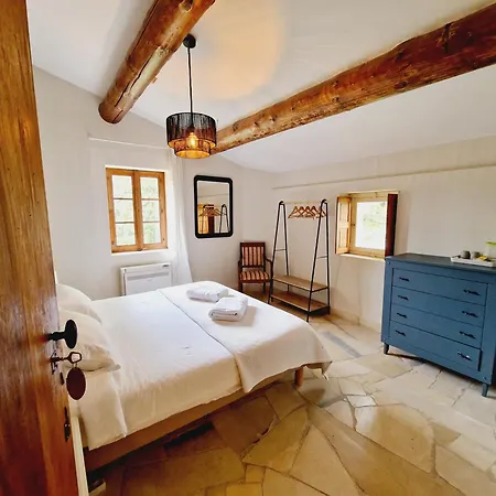 Mas Du Rollier D'hotes Bed & Breakfast Eygalières